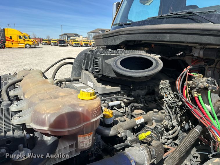 image for item EK0570 2021 Freightliner Cascadia 126 semi truck