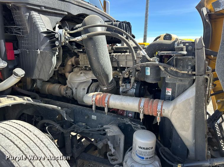 image for item EK0570 2021 Freightliner Cascadia 126 semi truck