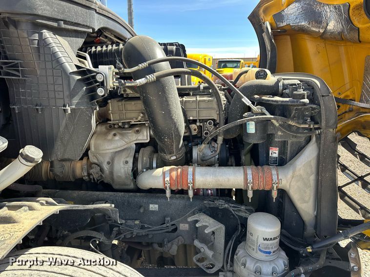 image for item EK0570 2021 Freightliner Cascadia 126 semi truck