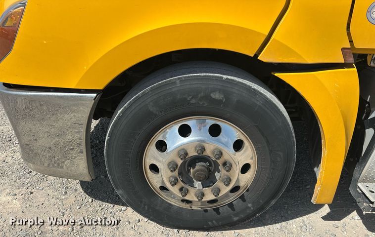 image for item EK0570 2021 Freightliner Cascadia 126 semi truck