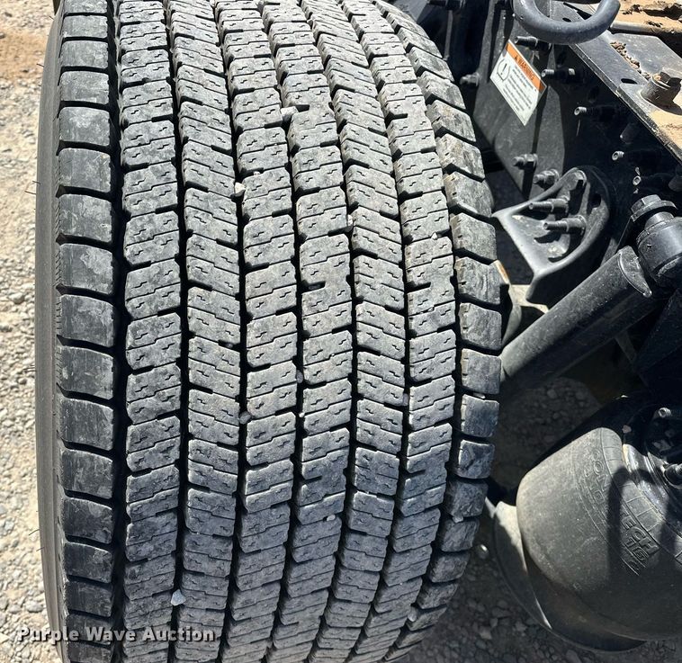 image for item EK0570 2021 Freightliner Cascadia 126 semi truck