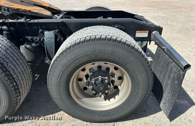 image for item EK0570 2021 Freightliner Cascadia 126 semi truck