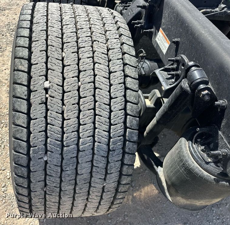 image for item EK0570 2021 Freightliner Cascadia 126 semi truck