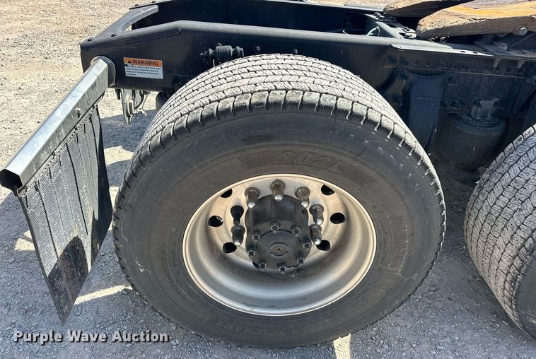 image for item EK0570 2021 Freightliner Cascadia 126 semi truck