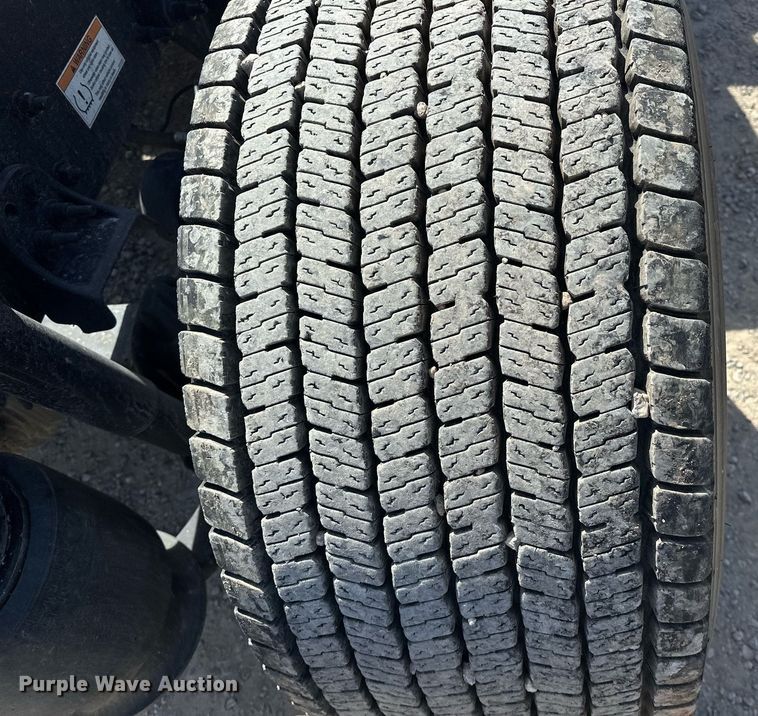 image for item EK0570 2021 Freightliner Cascadia 126 semi truck