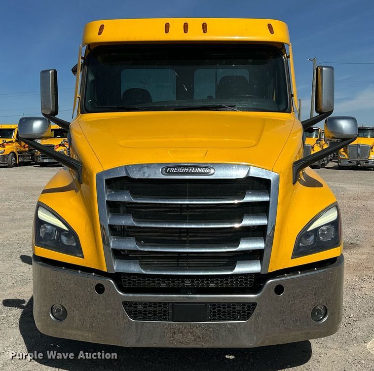 image for item EK0571 2022 Freightliner Cascadia 126 semi truck