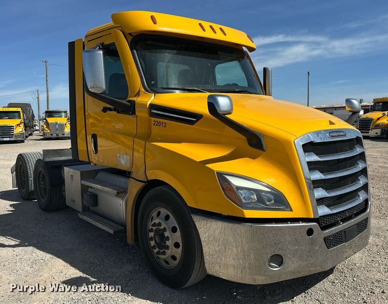 image for item EK0571 2022 Freightliner Cascadia 126 semi truck