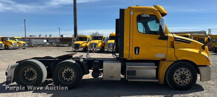 image for item EK0571 2022 Freightliner Cascadia 126 semi truck