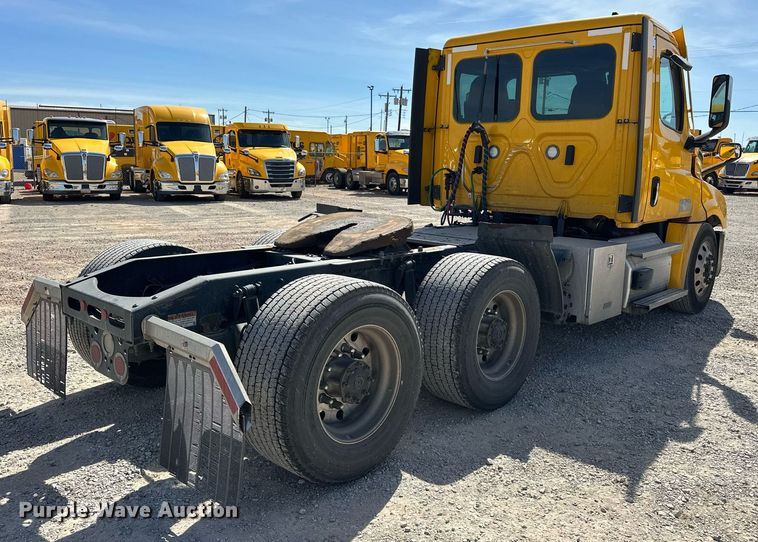 image for item EK0571 2022 Freightliner Cascadia 126 semi truck