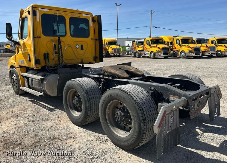 image for item EK0571 2022 Freightliner Cascadia 126 semi truck