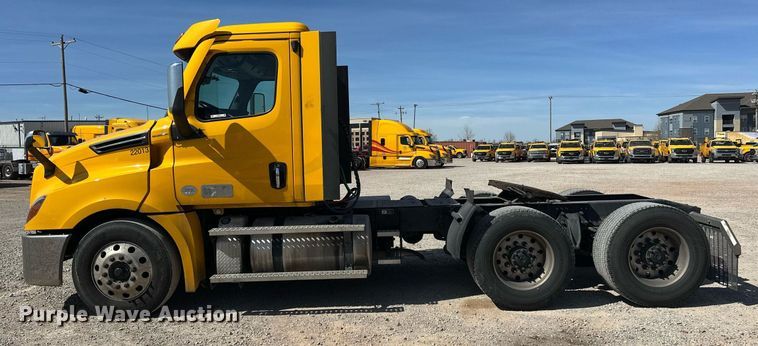 image for item EK0571 2022 Freightliner Cascadia 126 semi truck