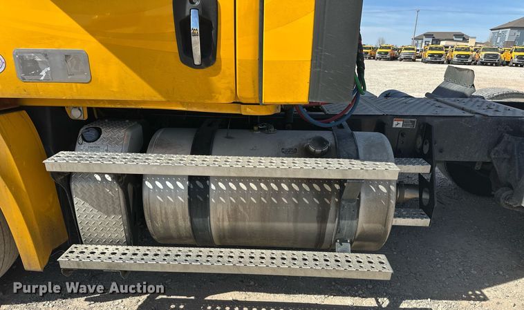 image for item EK0571 2022 Freightliner Cascadia 126 semi truck