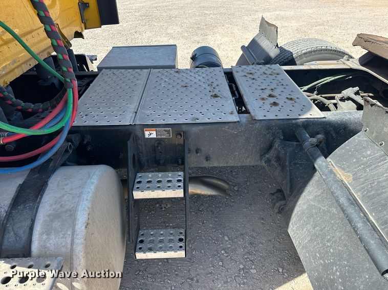 image for item EK0571 2022 Freightliner Cascadia 126 semi truck