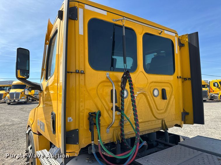 image for item EK0571 2022 Freightliner Cascadia 126 semi truck