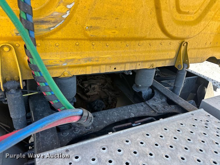 image for item EK0571 2022 Freightliner Cascadia 126 semi truck