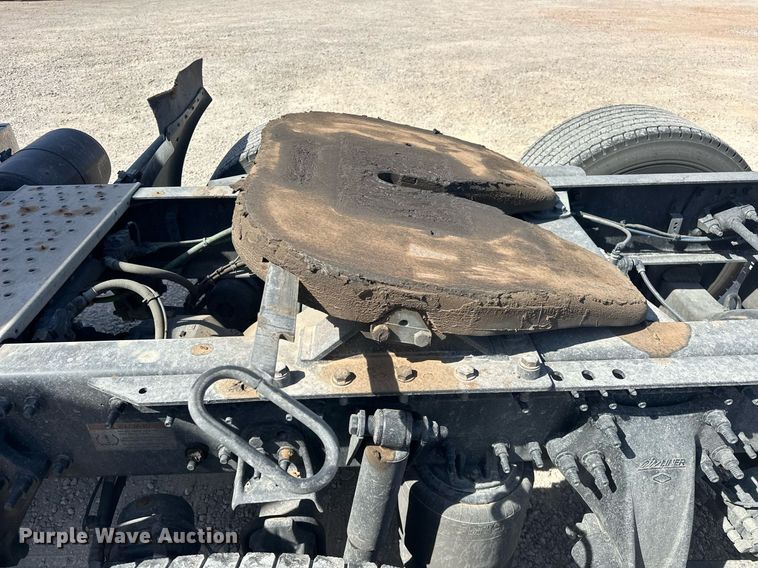 image for item EK0571 2022 Freightliner Cascadia 126 semi truck