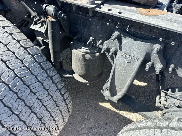 image for item EK0571 2022 Freightliner Cascadia 126 semi truck