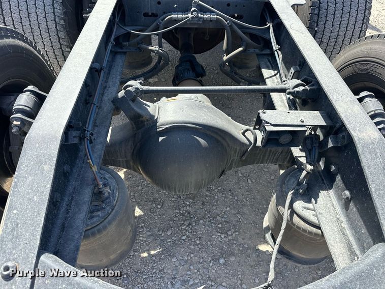 image for item EK0571 2022 Freightliner Cascadia 126 semi truck