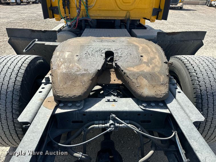 image for item EK0571 2022 Freightliner Cascadia 126 semi truck