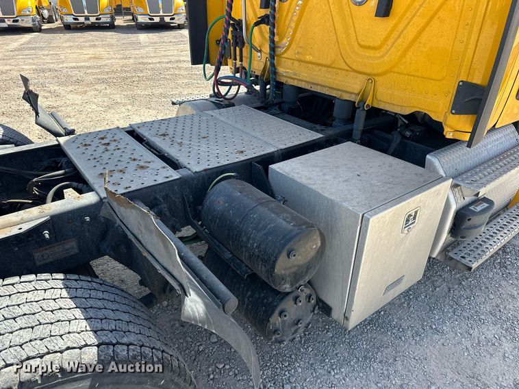 image for item EK0571 2022 Freightliner Cascadia 126 semi truck