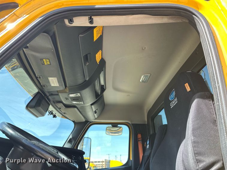 image for item EK0571 2022 Freightliner Cascadia 126 semi truck