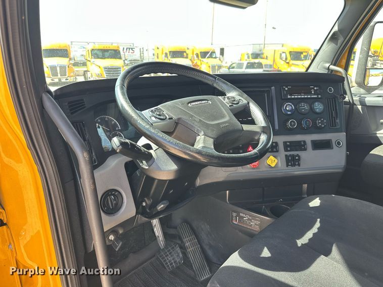 image for item EK0571 2022 Freightliner Cascadia 126 semi truck