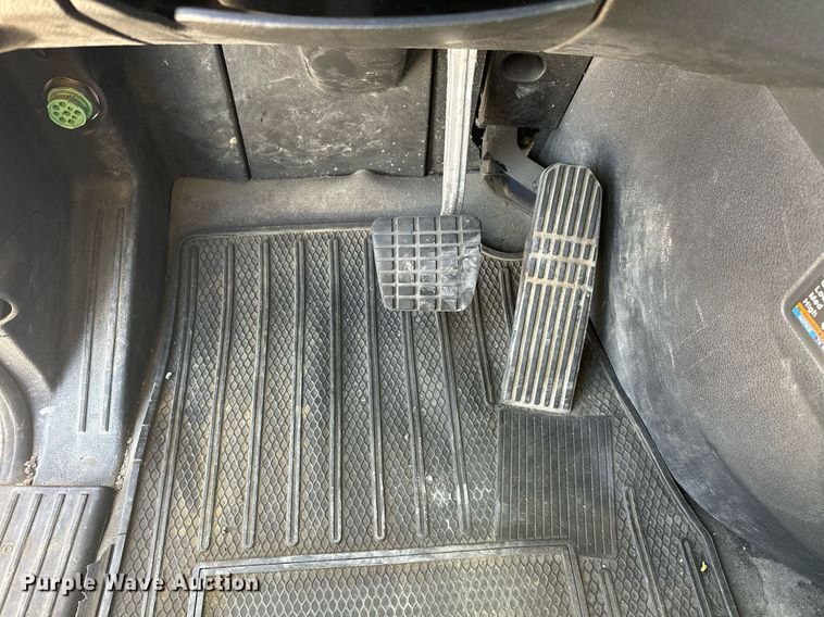 image for item EK0571 2022 Freightliner Cascadia 126 semi truck