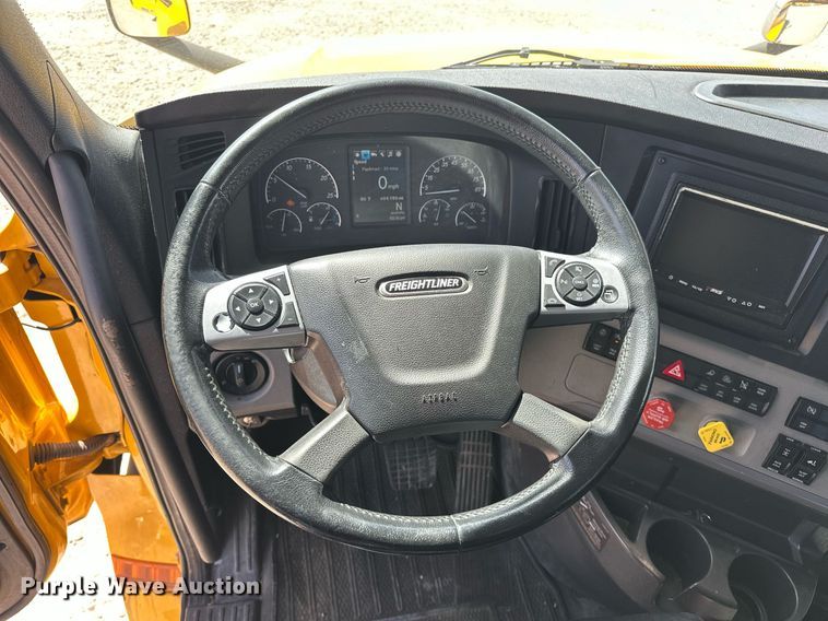 image for item EK0571 2022 Freightliner Cascadia 126 semi truck