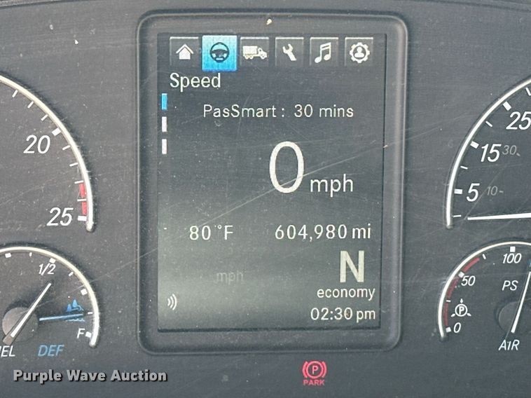 image for item EK0571 2022 Freightliner Cascadia 126 semi truck