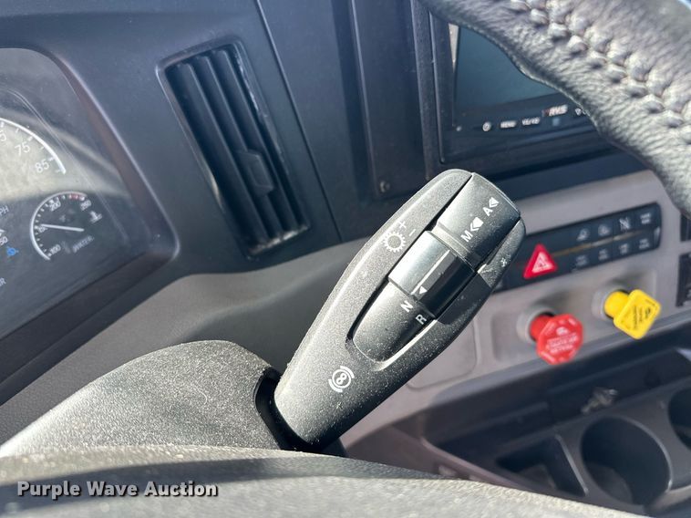 image for item EK0571 2022 Freightliner Cascadia 126 semi truck