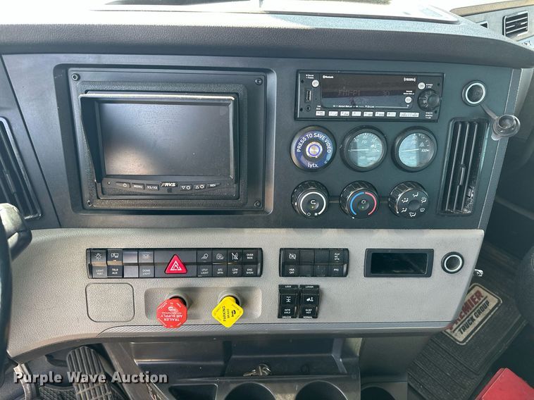 image for item EK0571 2022 Freightliner Cascadia 126 semi truck