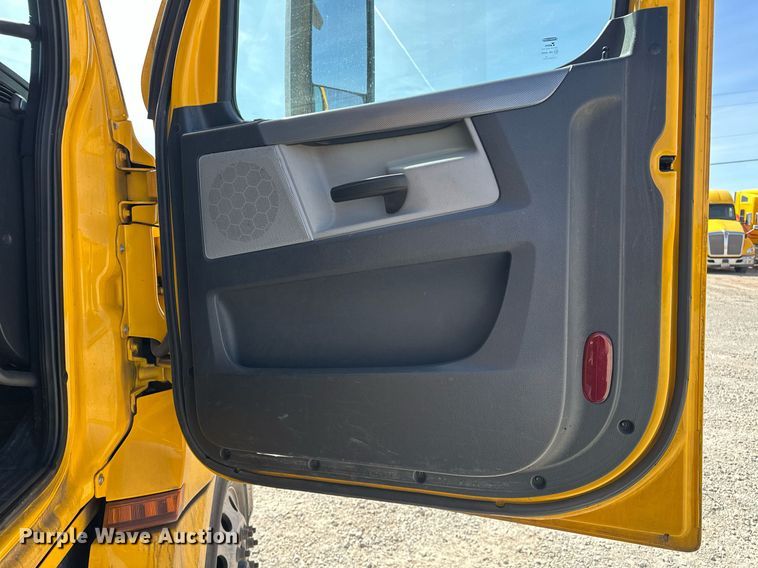 image for item EK0571 2022 Freightliner Cascadia 126 semi truck