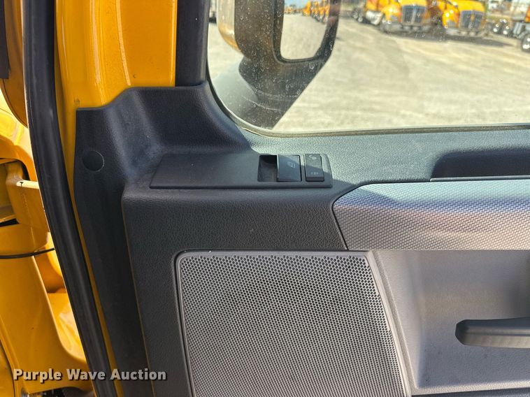 image for item EK0571 2022 Freightliner Cascadia 126 semi truck