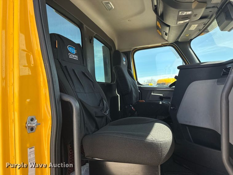 image for item EK0571 2022 Freightliner Cascadia 126 semi truck