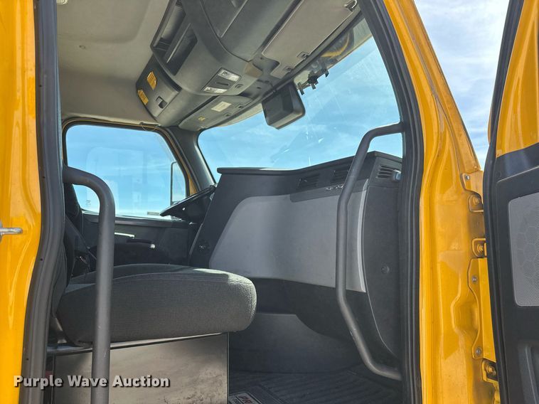 image for item EK0571 2022 Freightliner Cascadia 126 semi truck