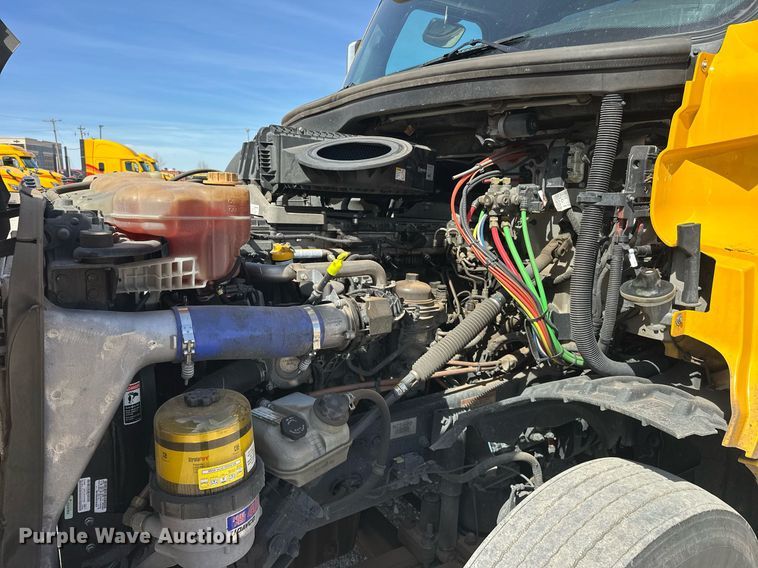 image for item EK0571 2022 Freightliner Cascadia 126 semi truck