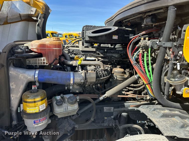 image for item EK0571 2022 Freightliner Cascadia 126 semi truck