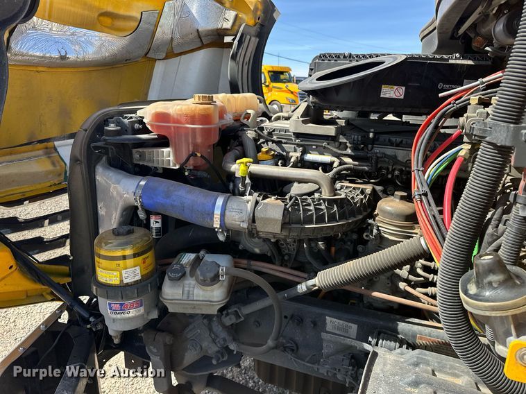 image for item EK0571 2022 Freightliner Cascadia 126 semi truck