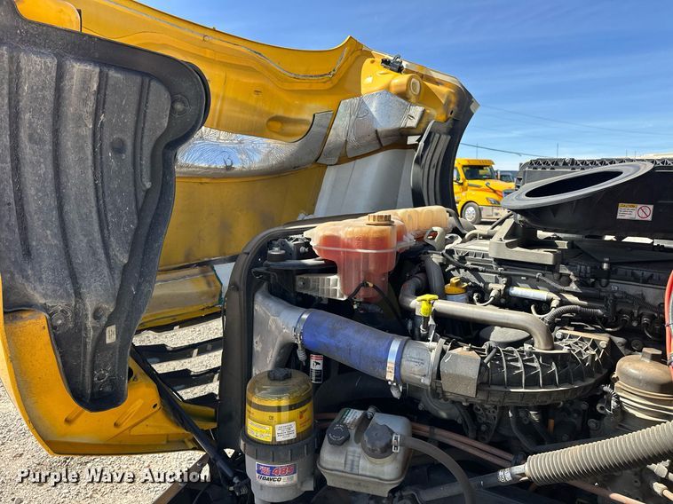 image for item EK0571 2022 Freightliner Cascadia 126 semi truck