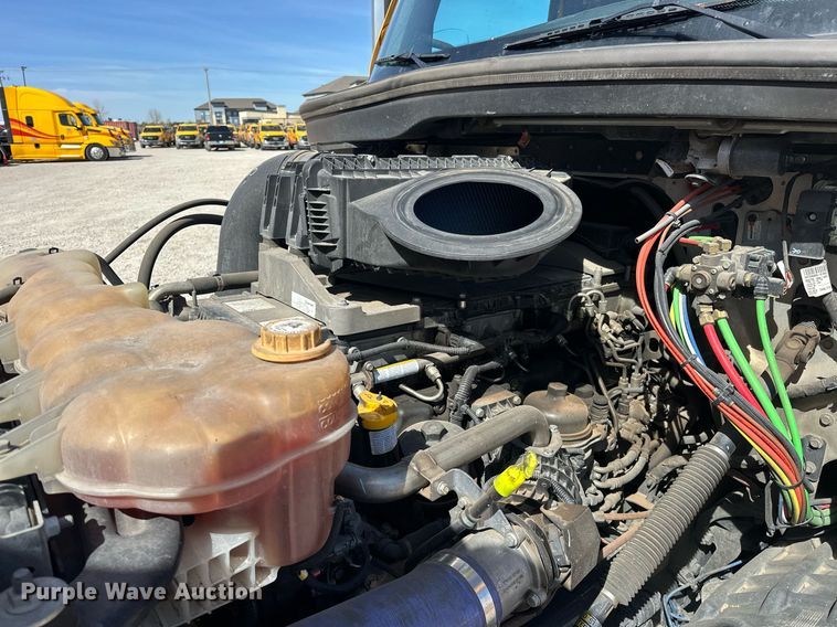 image for item EK0571 2022 Freightliner Cascadia 126 semi truck