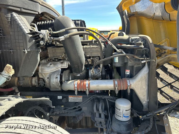 image for item EK0571 2022 Freightliner Cascadia 126 semi truck