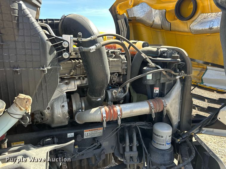 image for item EK0571 2022 Freightliner Cascadia 126 semi truck