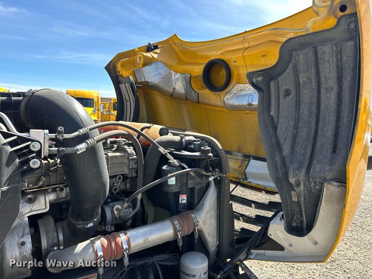 image for item EK0571 2022 Freightliner Cascadia 126 semi truck