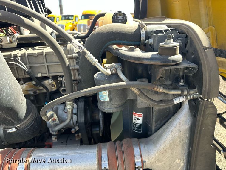 image for item EK0571 2022 Freightliner Cascadia 126 semi truck