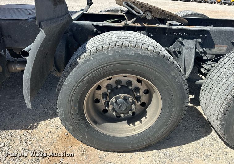 image for item EK0571 2022 Freightliner Cascadia 126 semi truck