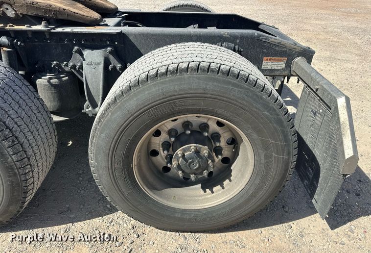 image for item EK0571 2022 Freightliner Cascadia 126 semi truck