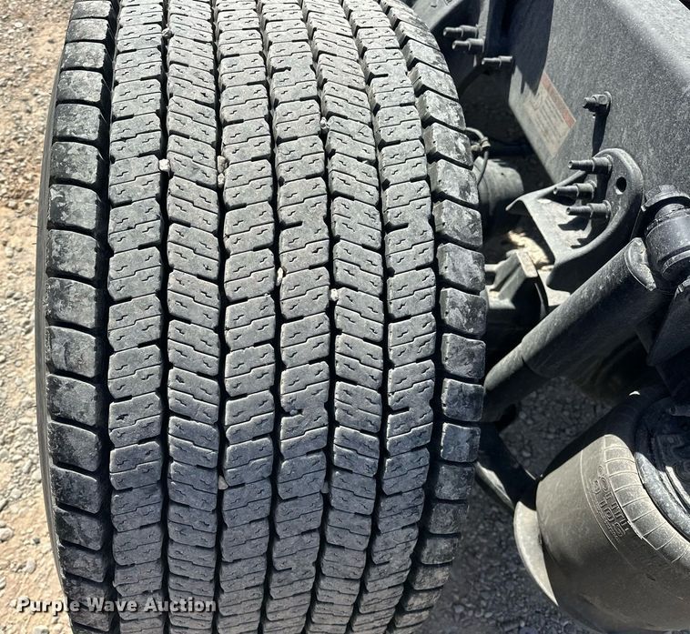 image for item EK0571 2022 Freightliner Cascadia 126 semi truck