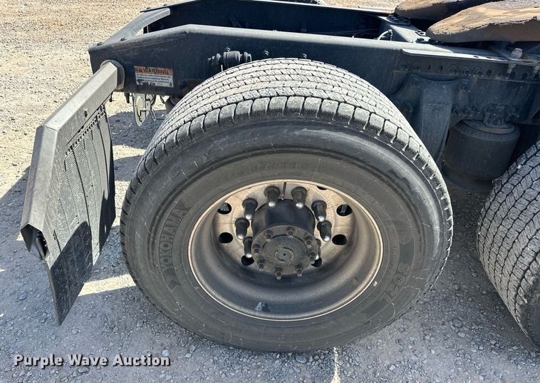 image for item EK0571 2022 Freightliner Cascadia 126 semi truck