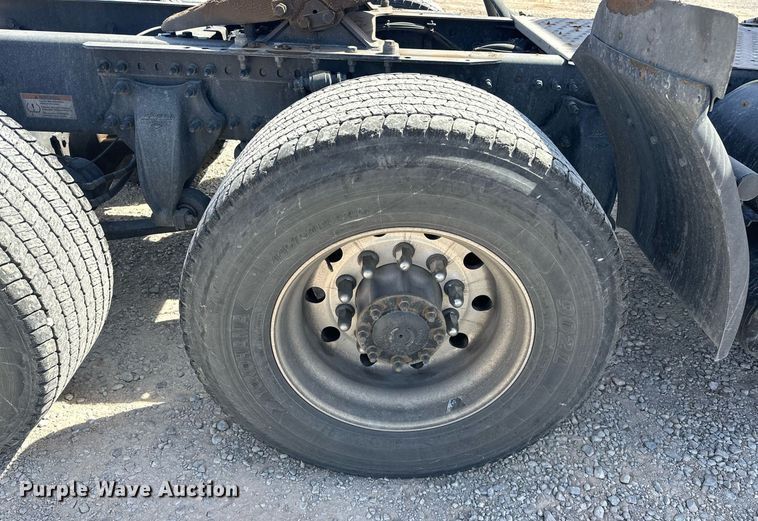 image for item EK0571 2022 Freightliner Cascadia 126 semi truck