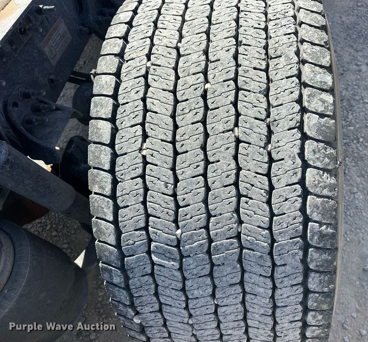 image for item EK0571 2022 Freightliner Cascadia 126 semi truck